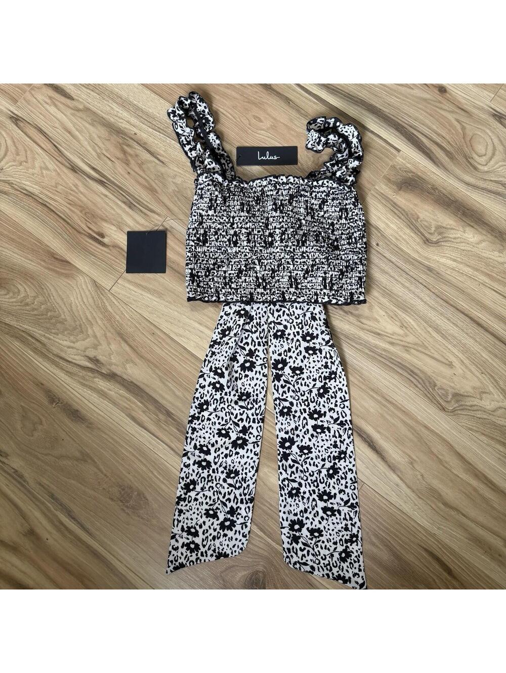 NWT Lulus Black White Floral Leopard Smocked Crop Top Tie Strap Ruffle L - Picture 2 of 7